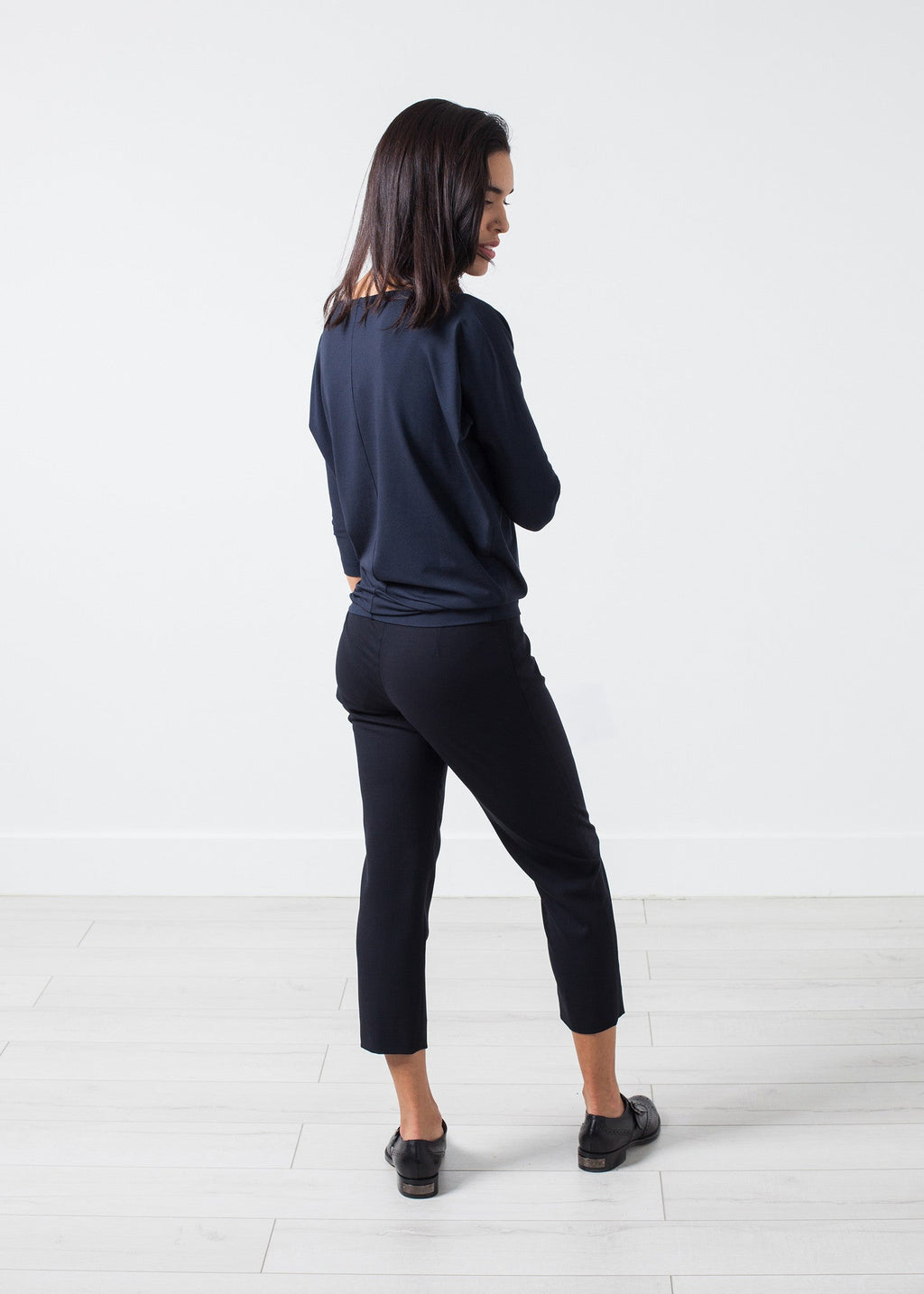 Hajónyakú felső tengerészkék színben