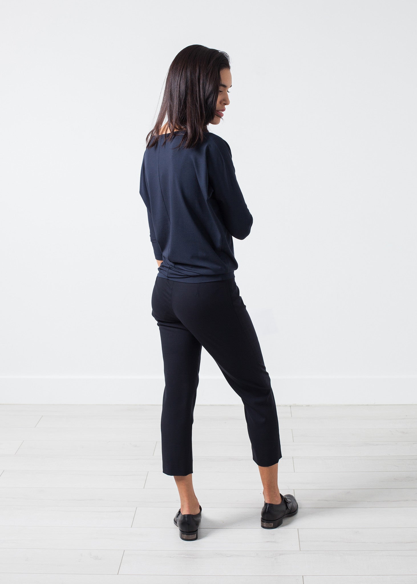 Hajónyakú felső tengerészkék színben