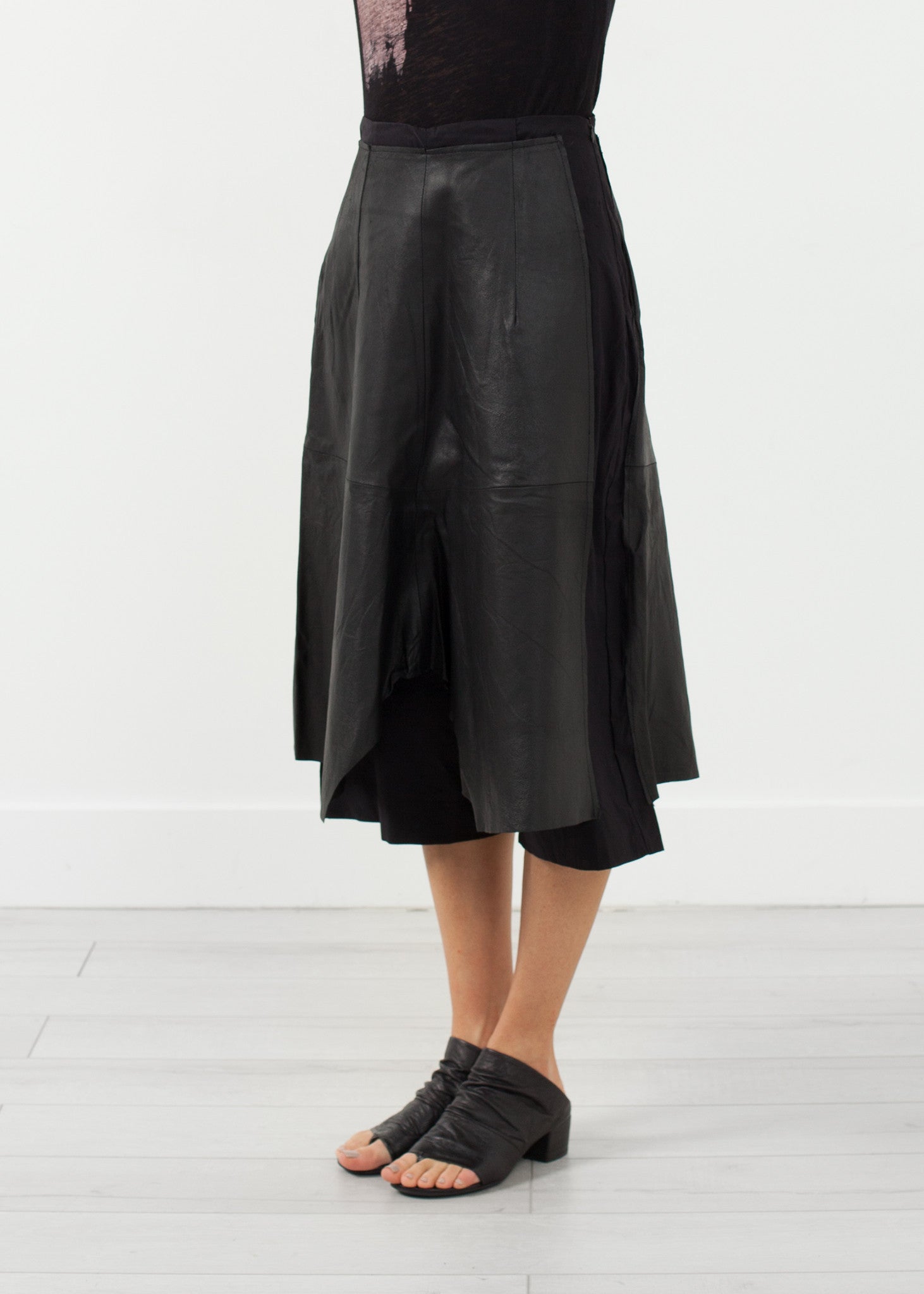 Bőr nadrág, leengedett szárral