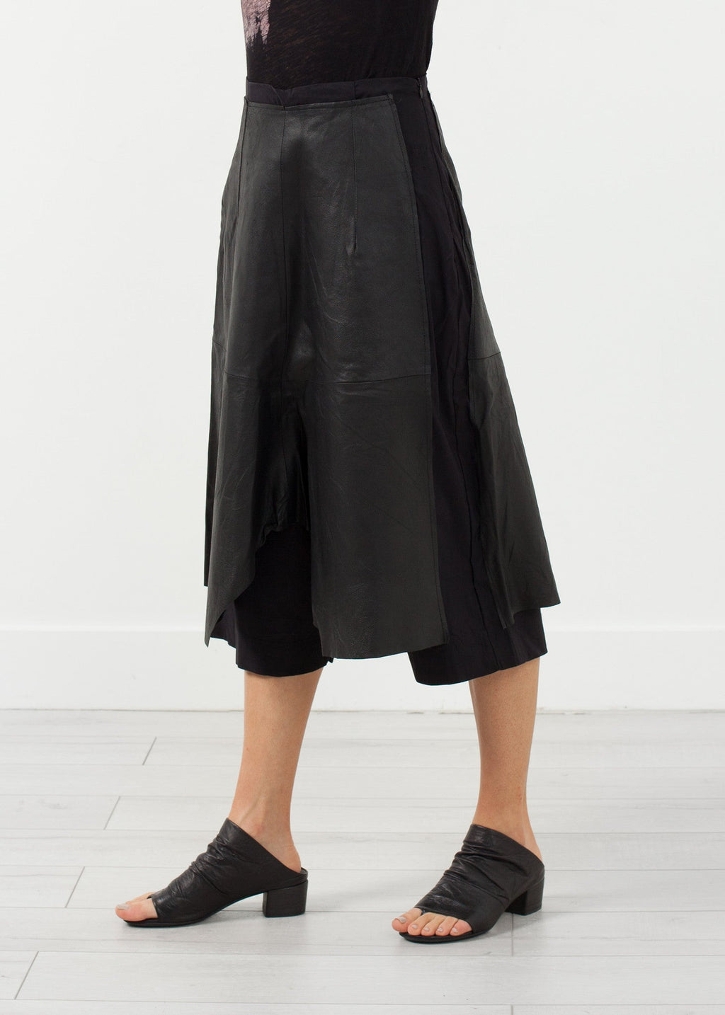 Bőr nadrág, leengedett szárral