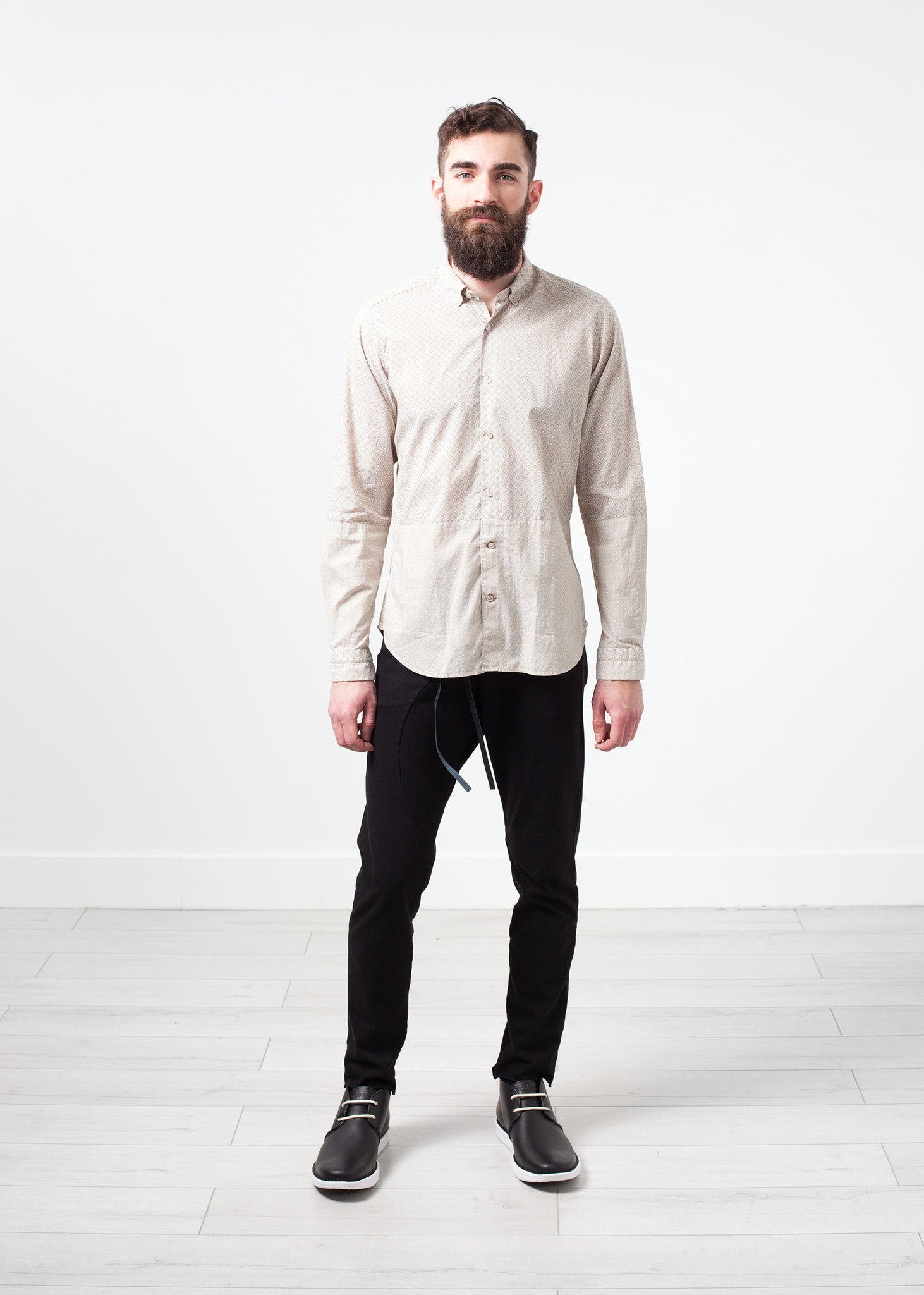 Mintás gombos felső bézs színben