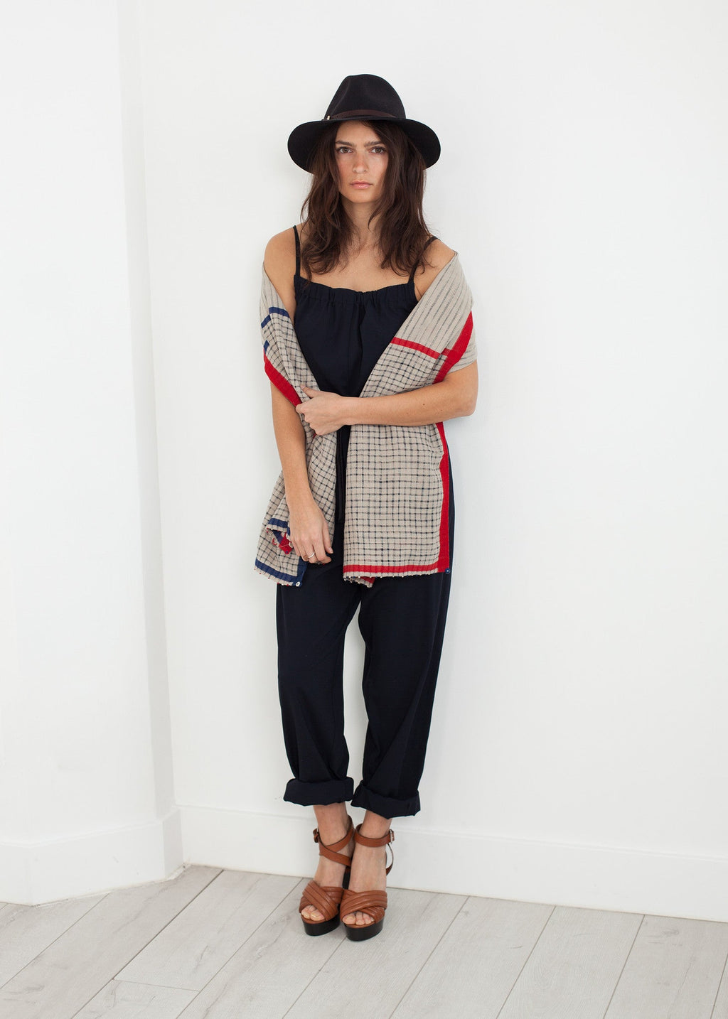 Ujjatlan overál sötétkék színben