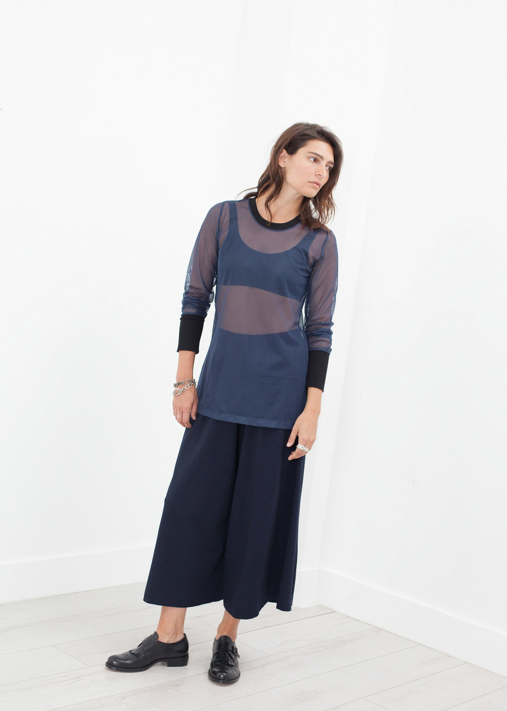 Mandzsettás hálós póló sötétkék/fekete színben