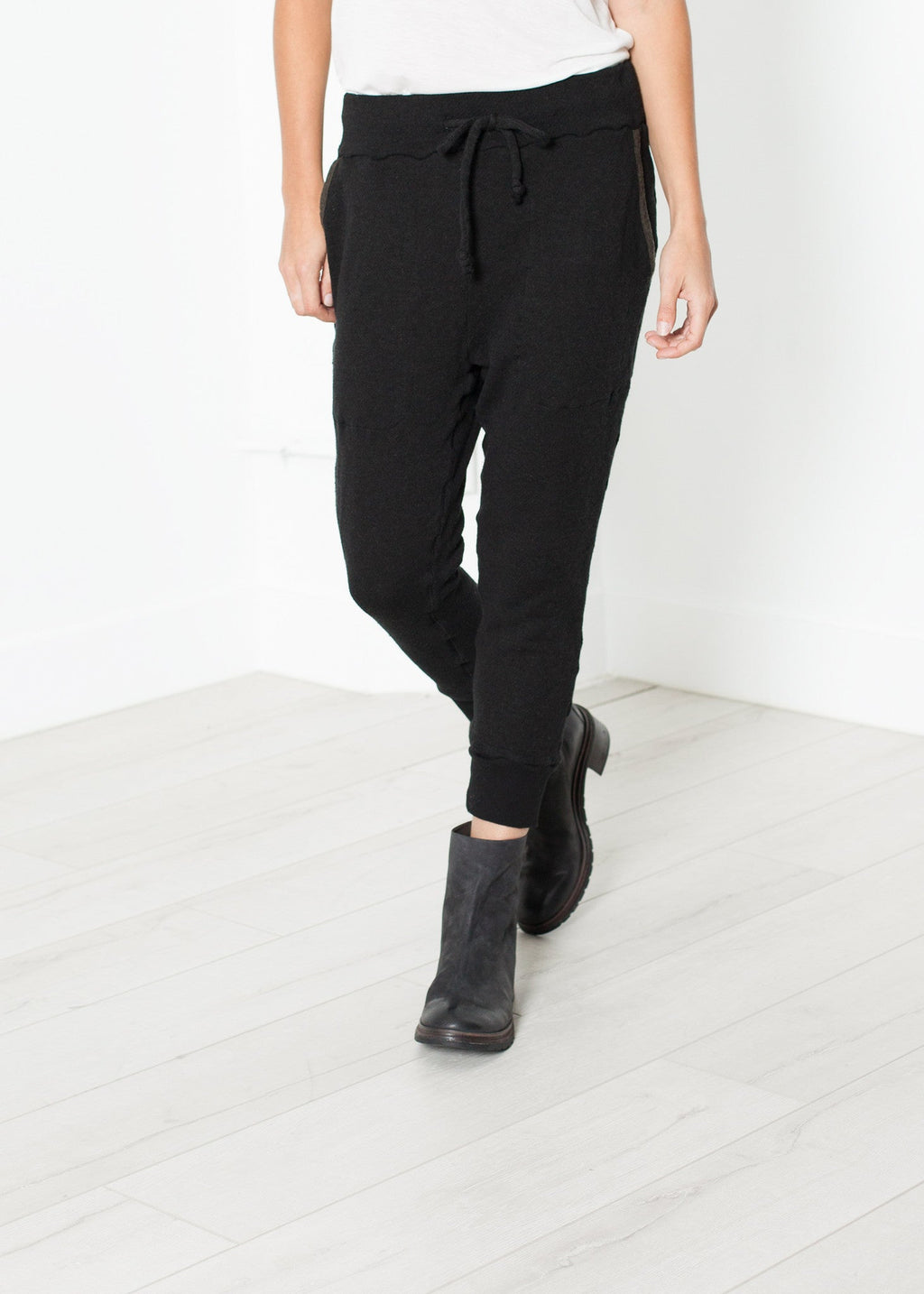 Highsoft rövidített pulóver fekete színben