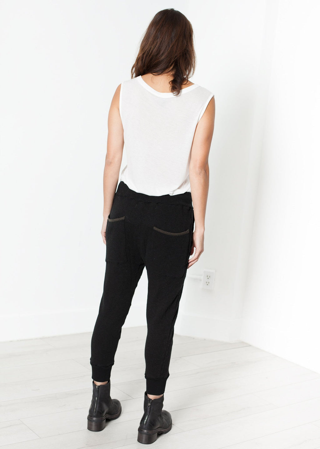 Highsoft rövidített pulóver fekete színben