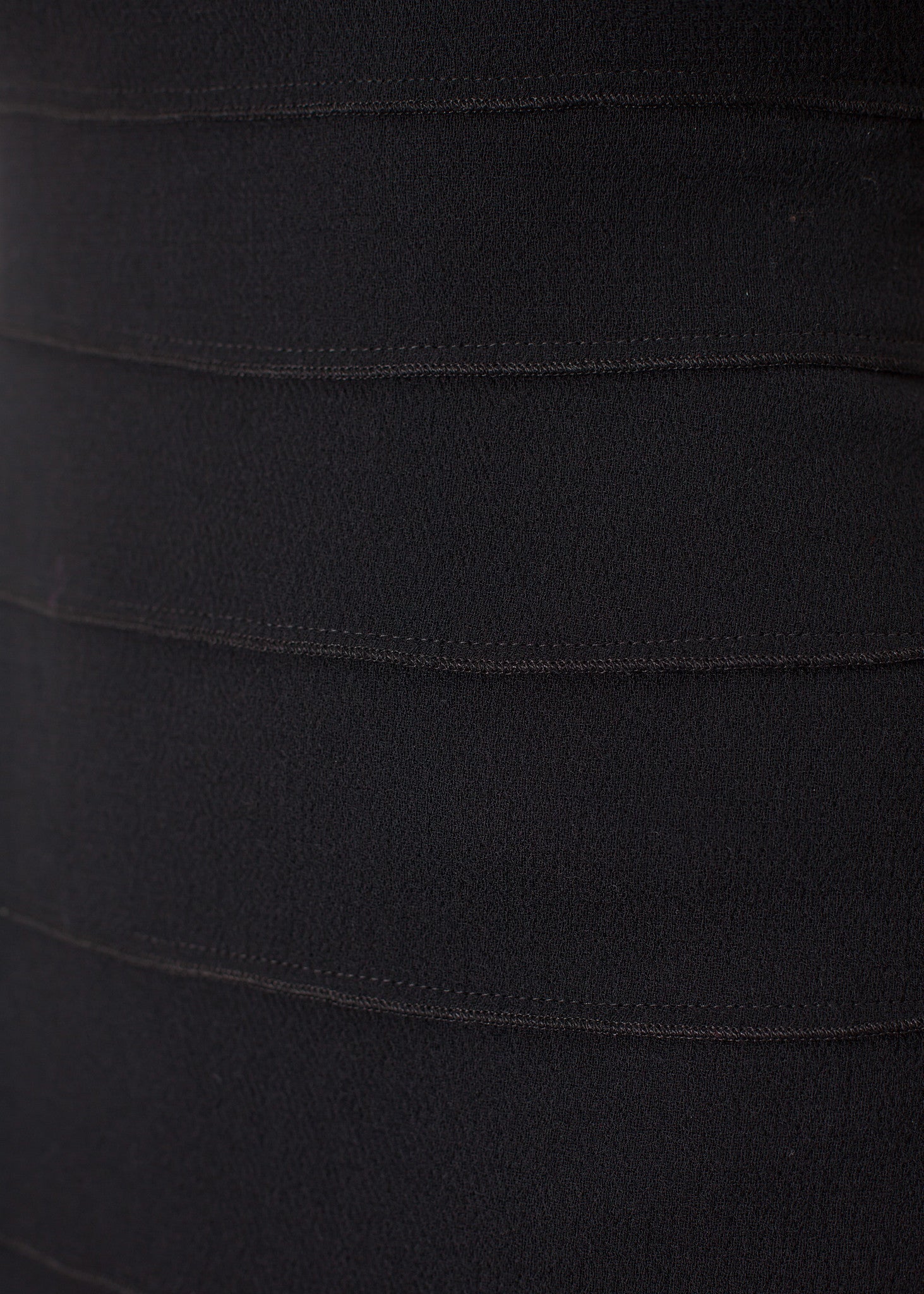 Aszimmetrikus ruha fekete színben