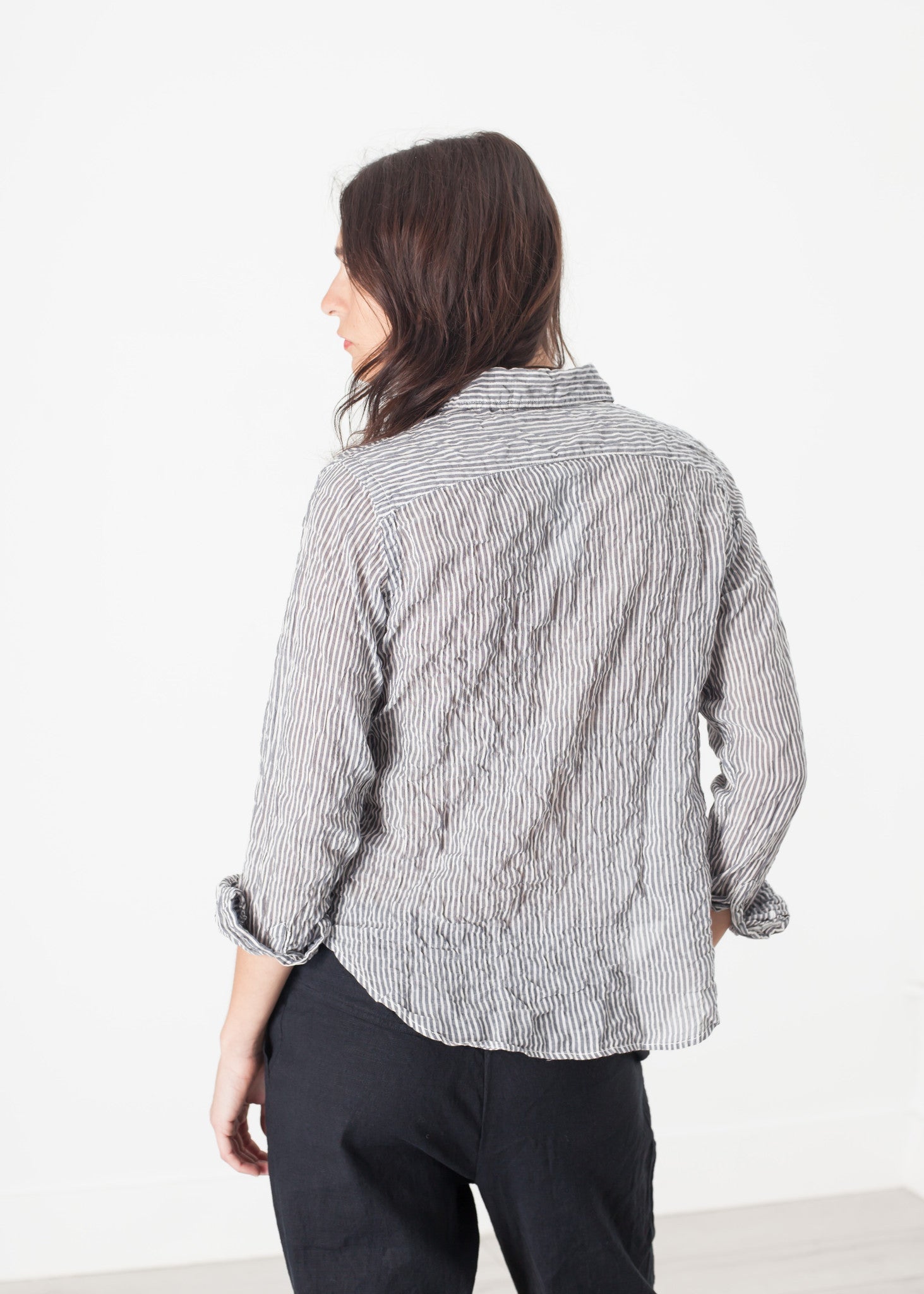 Fiú ing kitűzőben