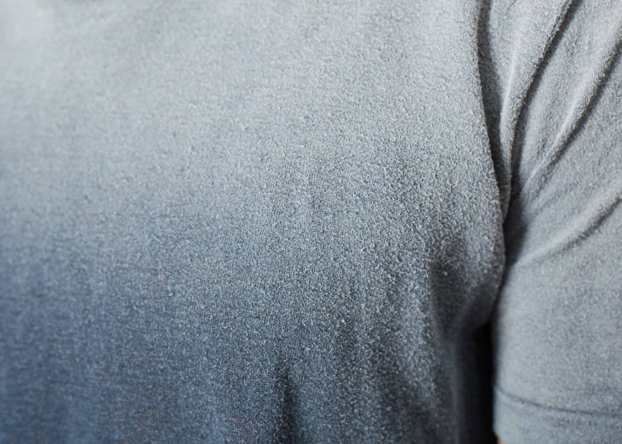 Overprint póló sötétkék színben