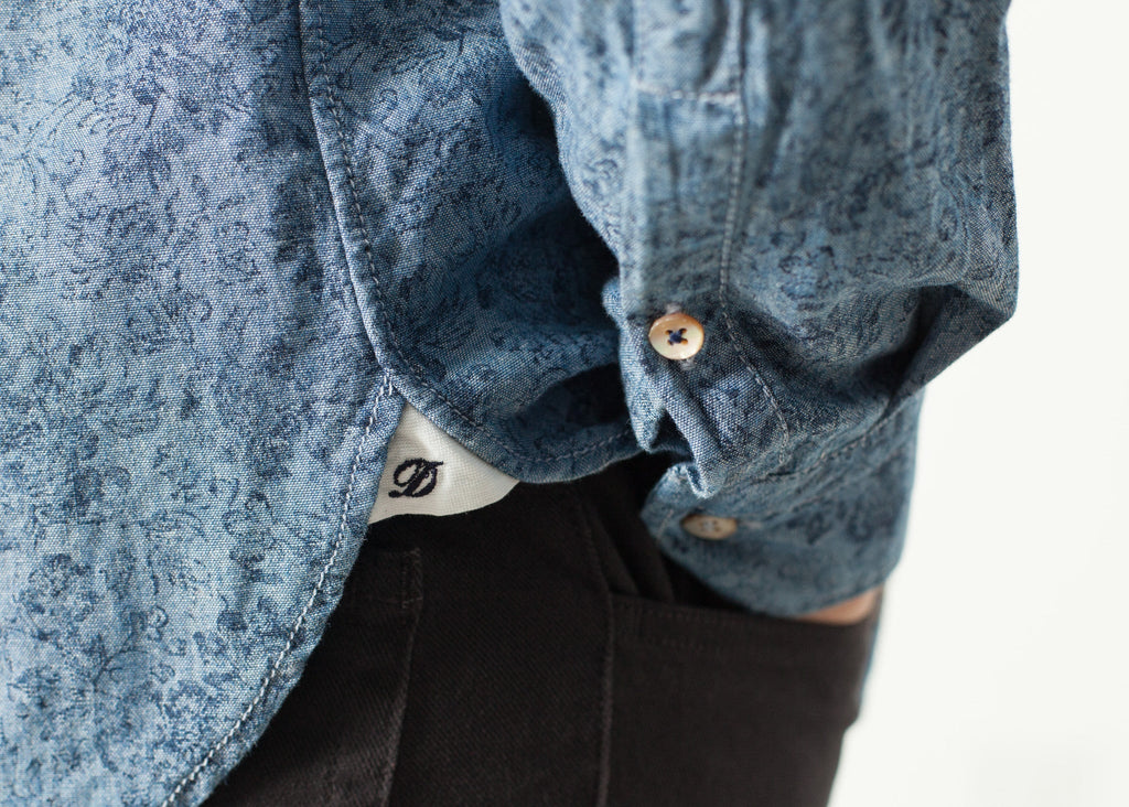 Virágmintás gombos ruha kék színben