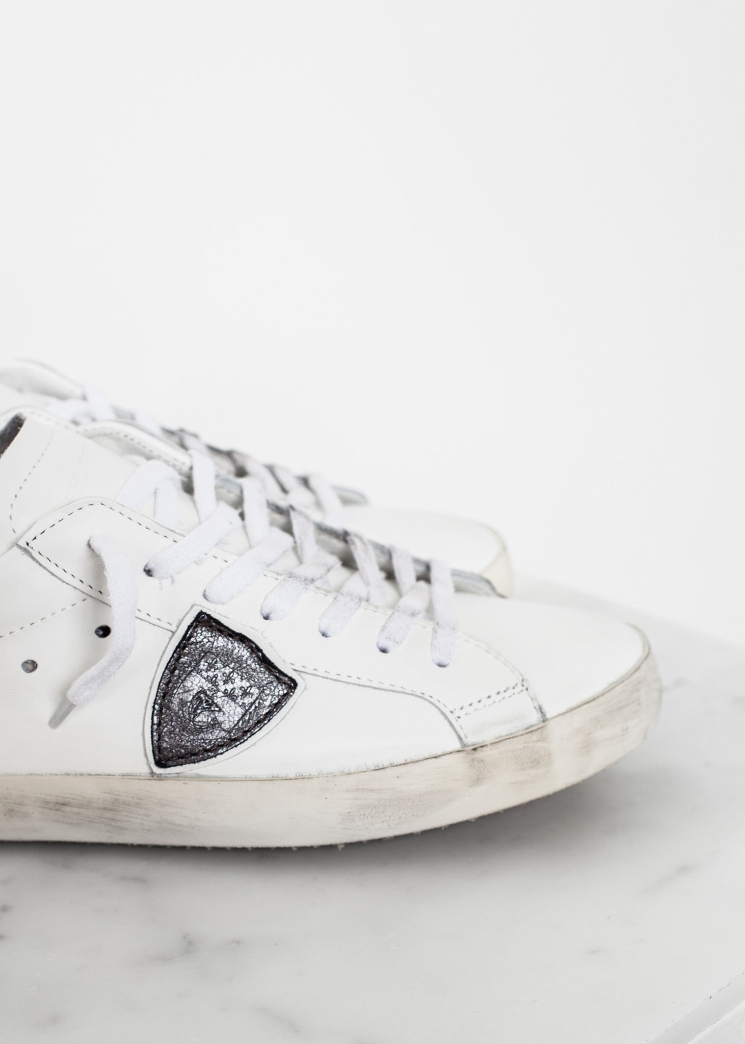 Alacsony szárú sportcipő