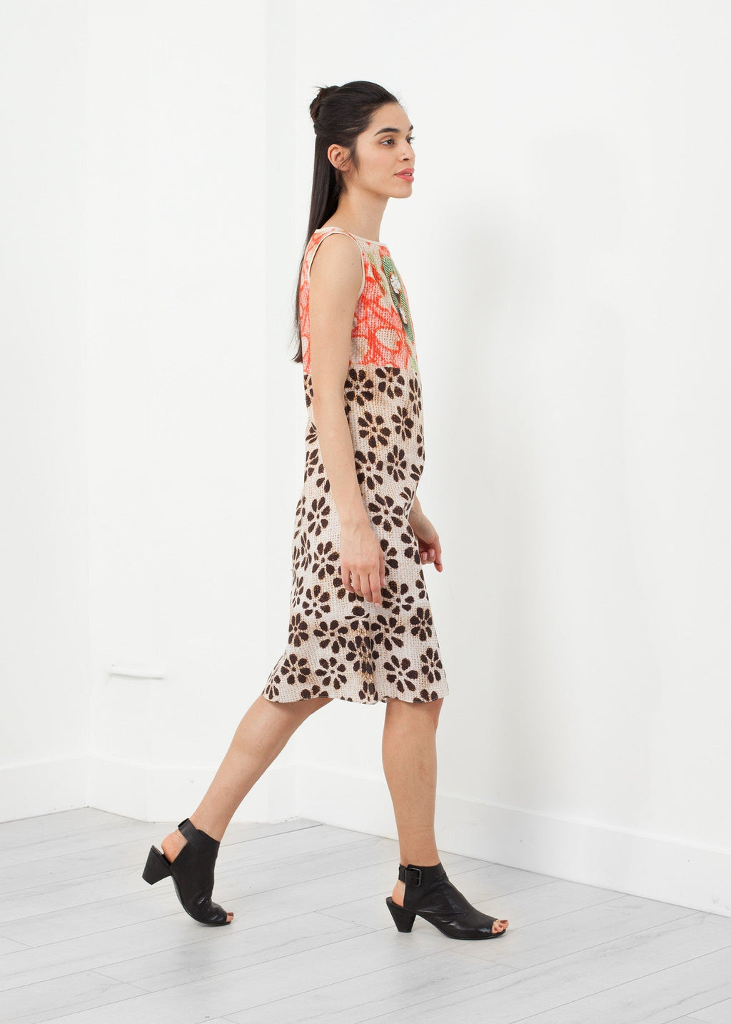 Virágmintás ujjatlan ruha