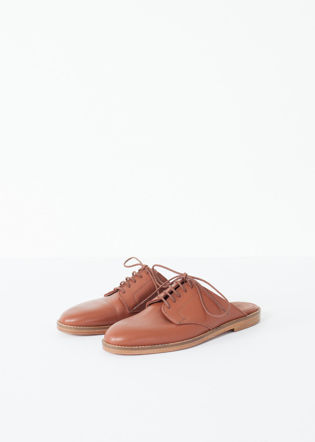 Hát nélküli Oxford barna színben