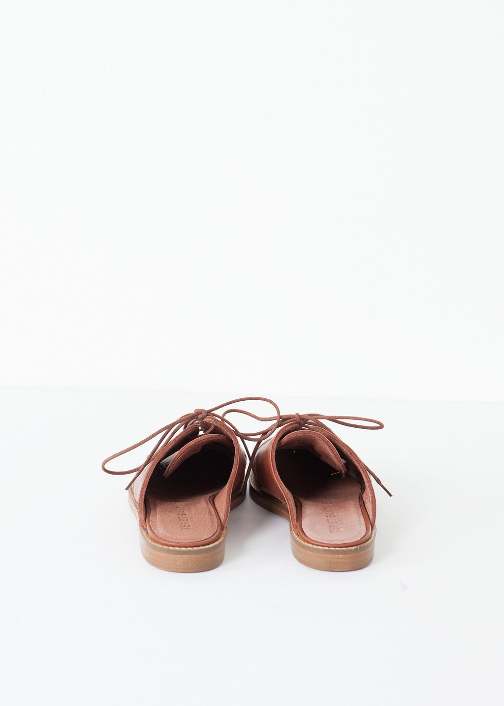 Hát nélküli Oxford barna színben