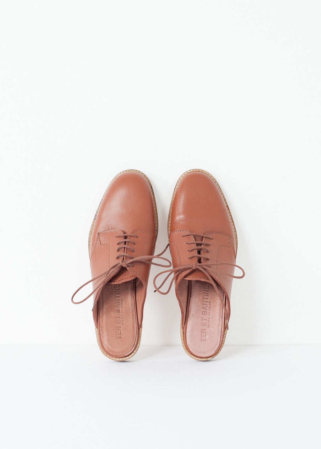 Hát nélküli Oxford barna színben