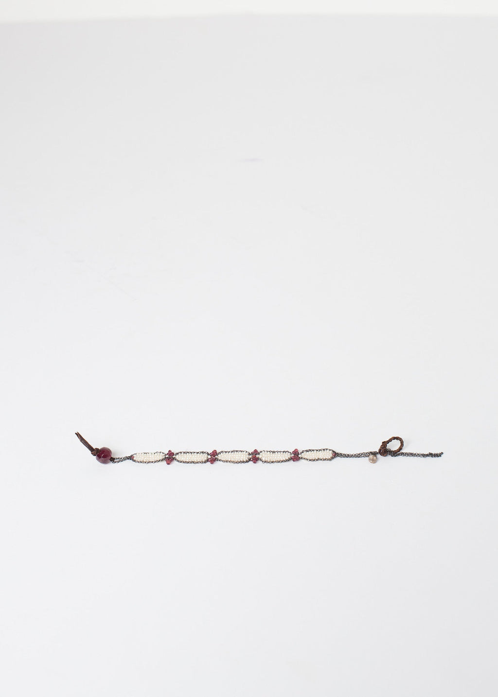 Gránát karkötő habos gyöngyből