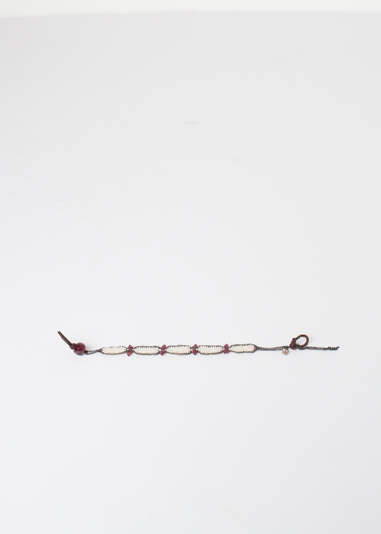 Gránát karkötő habos gyöngyből