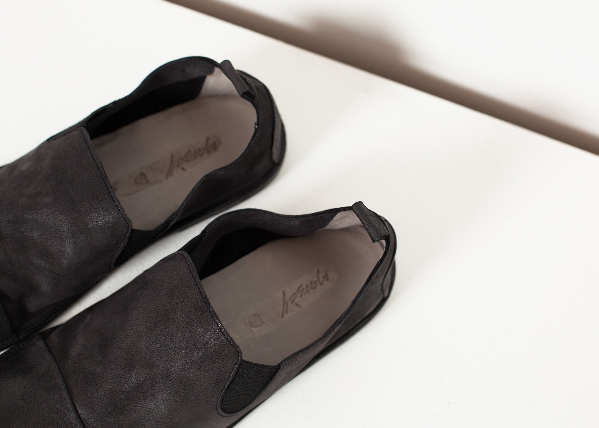 Alacsony Chelsea csizma fekete színben